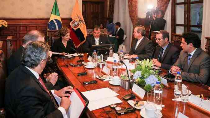 Presidente Dilma Rousseff durante encontro com o presidente do Equador, Rafael Correa(foto: Roberto Stuckert Filho/PR)