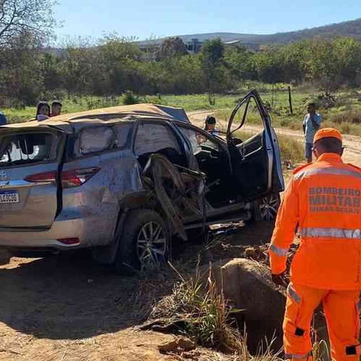 Acidente mata duas pessoas na BR-251, em Salinas (MG) - Estradas