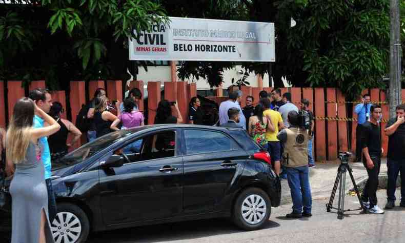 Corpos encontrados em Brumadinho estão sendo levados para o IML de Belo Horizonte(foto: Gladyston Rodrigues/EM/D.A Press.)