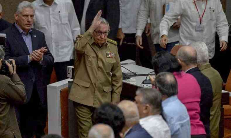 Ral Castro em encontro com parlamentares cubanos, em 2019(foto: YAMIL LAGE / AFP)