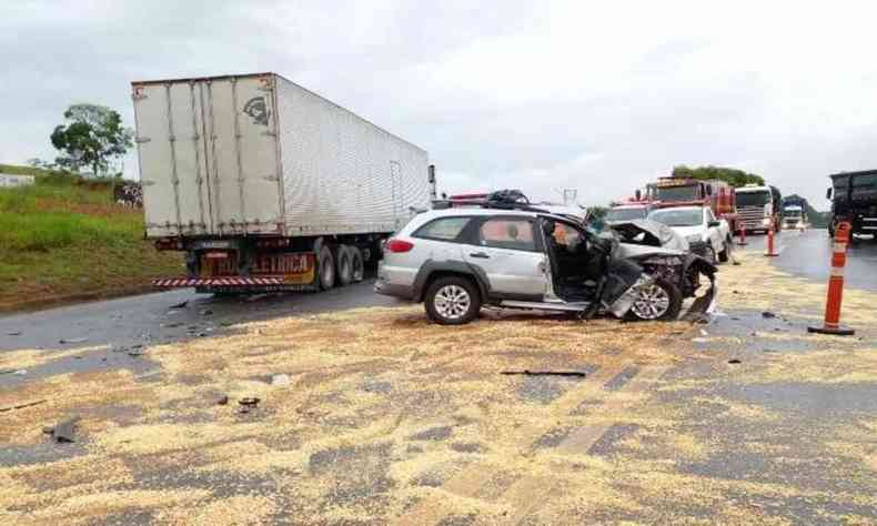 Batida aconteceu na altura do km 742, segundo a Polcia Rodoviria Federal