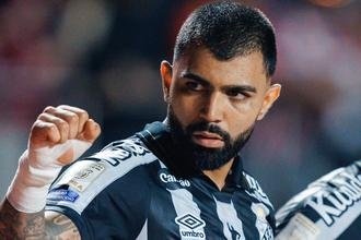 Gabigol rebate jornalista ap�s decidir cl�ssico para o Santos: 'Fase de 10 anos, n�?'