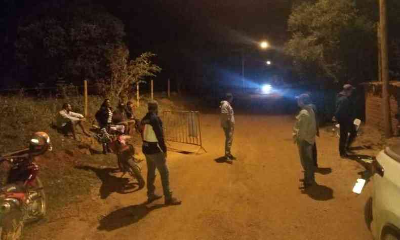 Em meio a pandemia de coronavrus, voluntrios realizam blitz para conscientizao de turistas(foto: Divulgao/Thomaz Dayrell)