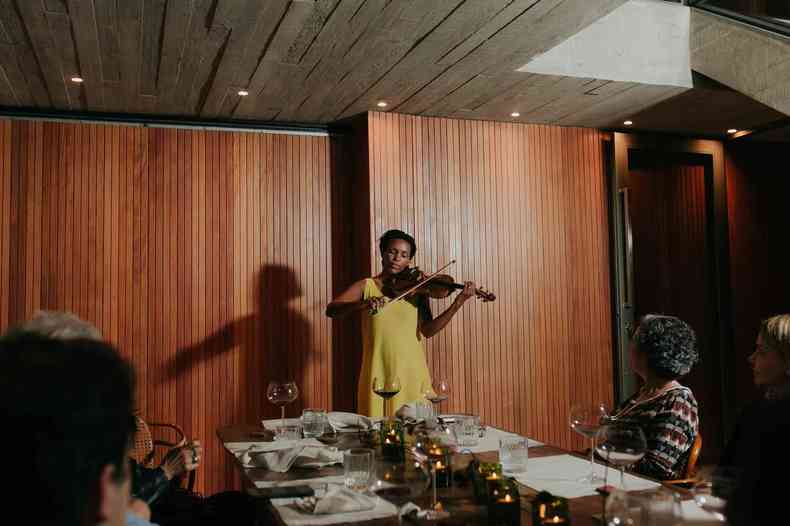 Nath Rodrigues violino Casa Floresta
