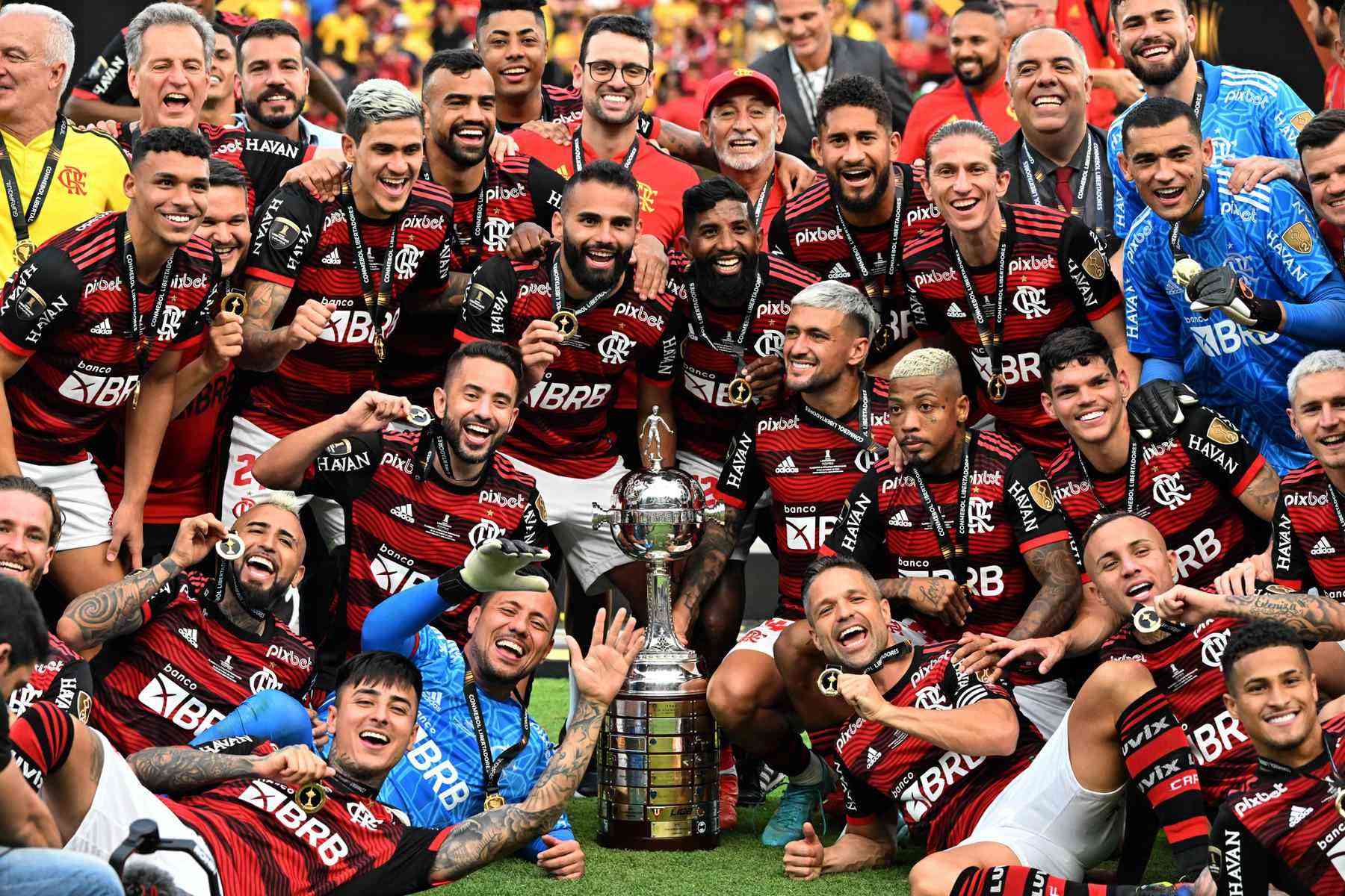 Tri da Libertadores do Flamengo parece com o tri do São Paulo e