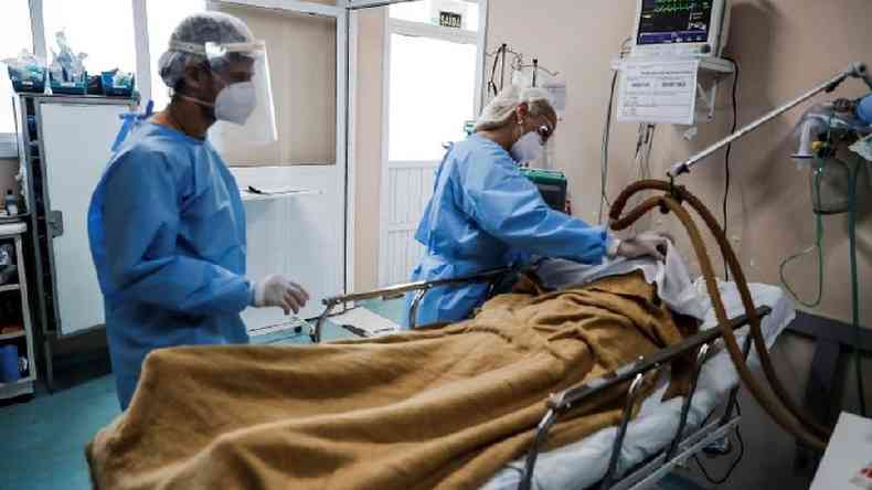 Dados inditos obtidos pela BBC News Brasil mostram que de 15 de fevereiro at o final de dezembro, 80% das pessoas com covid-19 que precisaram de ventilao mecnica invasiva morreram(foto: EPA/Marcelo Oliveira)