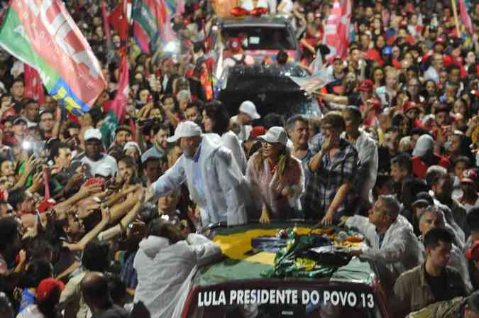 Essa  a segunda vez que o candidato  presidncia da Repblica faz campanha no estado no segundo turnoGladyston Rodrigues/ EM/ D.A Press