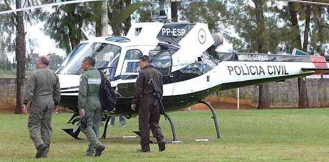 Equipe de policiais que fazem as buscas na Serra da Canastra(foto: Marcos Michelin/EM DA Press)