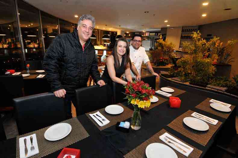 Rogrio e Ludmila Tamietti e o chef Andr Rotondo preparam rveillon especial no Topo do Mundo(foto: Marcos Vieira/EM/D.A Press)