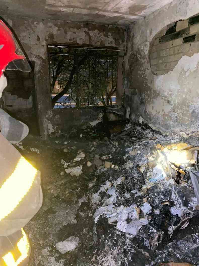 Sala comercial que pegou fogo em BH