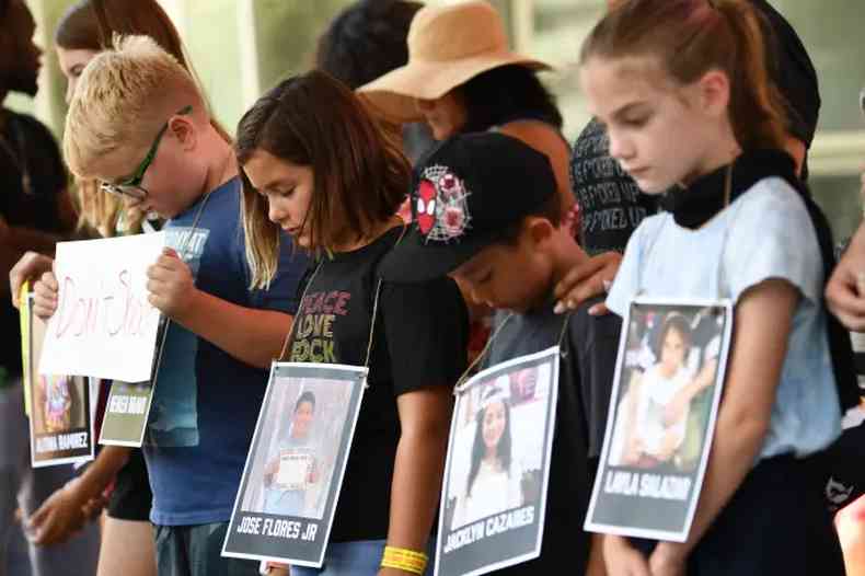 Massacre no Texas: Tiroteio em escola deixou 19 crianças e dois adultos mortos .