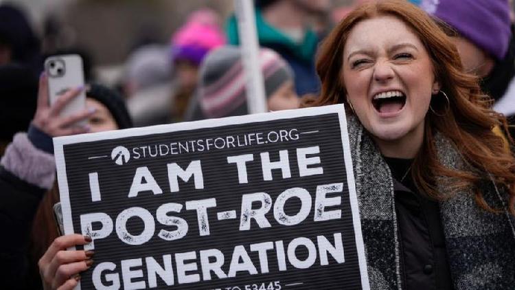 Ativistas antiaborto se renem em frente  Suprema Corte dos EUA.