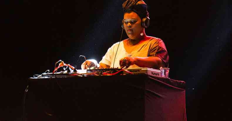 Luciana Gomes, a DJ Black Josie,  um dos nomes de destaque da noite de BH(foto: Hugo Cordeiro/divulgao)