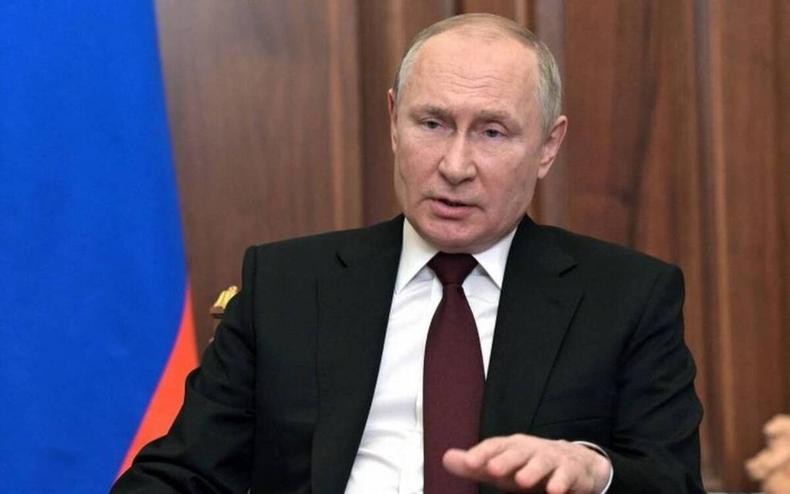 Putin gesticula com as mos