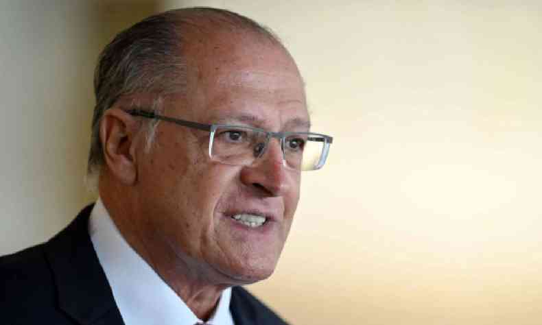 Geraldo Alckmin de perfil 