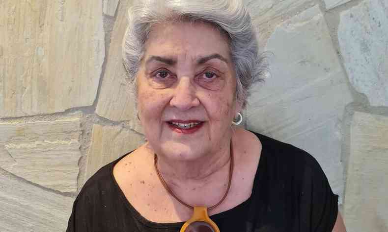 Mineira Magda Velloso Fernandes de Tolentino, de 82 anos, da carreira como professora de ingls hoje se dedica  escrita