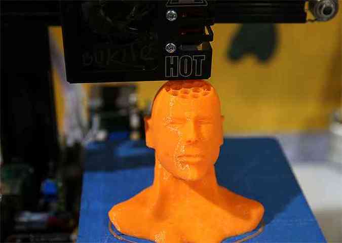 Impressora 3D Bukito cria imagem do ator Bruce Willis durante a CES.(foto: Justin Sullivan/Getty Images/AFP)