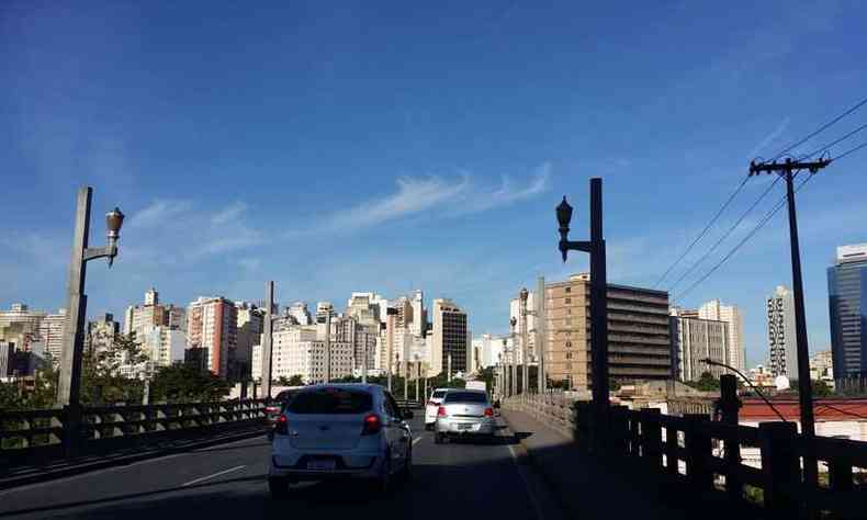 Manh em Belo Horizonte nesta sexta-feira foi de sol e poucas nuvens(foto: Edsio Ferreira/EM/D.A Press)