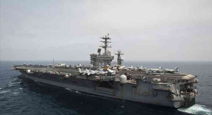 Posicionado no mar Mediterrneo, o USS Nimitz aguarda ordens dos EUA de atacar a Sria(foto: RAUL MORENO / Navy Media Content Services / AFP)