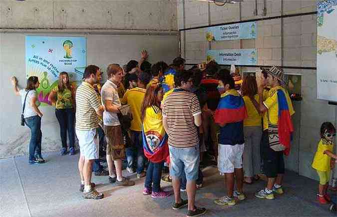 Na partida entre Colmbia e Grcia, a primeira no Mineiro, sistema de reimpresso de bilhetes ainda vigorava: ocorrncias foram colocadas sob suspeita (foto: Bruno Freitas/EM/D.A Press)