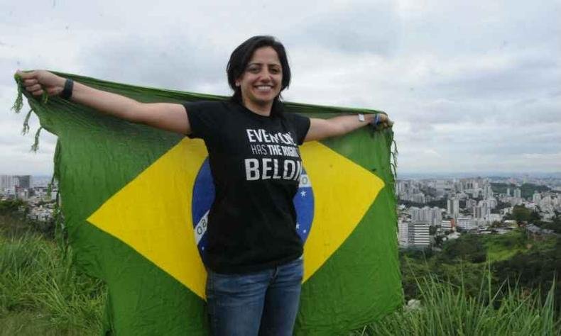 Ap�s 30 anos vivendo como ap�trida por ser filha de casamento inter-religioso proibido no L�bano, Maha Momo foi naturalizada brasileira e divulga o modelo legal do pa�s(foto: Paulo Filgueiras/EM/D.A Press)