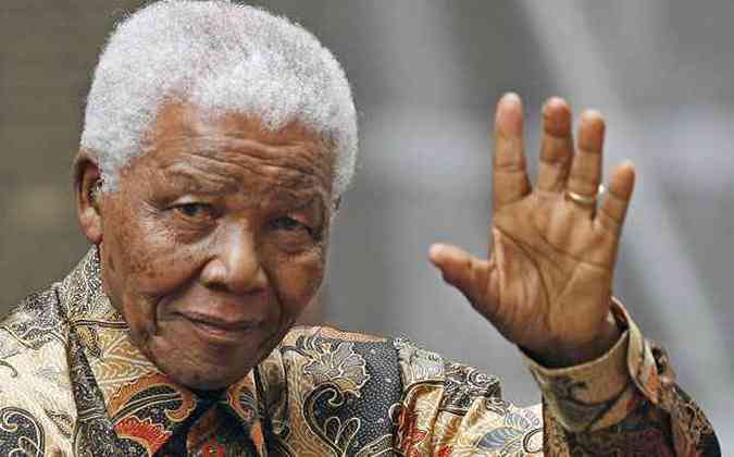 Mandela, de 94 anos, recebeu tratamento hospitalar vrias vezes nos ltimos meses(foto: AFP PHOTO/LEON NEAL )