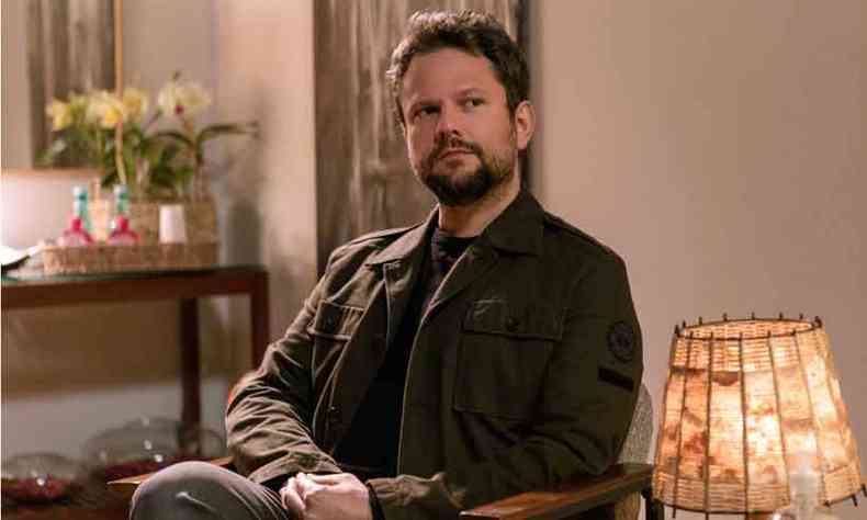 O ator e diretor Selton Mello volta a interpretar o terapeuta Caio Barone, na quinta temporada de 