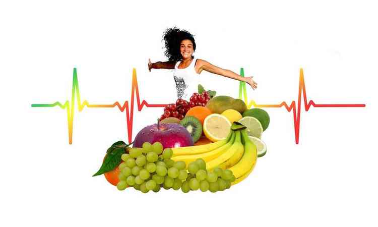 mulher pulando, alimentos saudveis, frutas e legumes, sobreposto ao desenho de batimentos cardacos