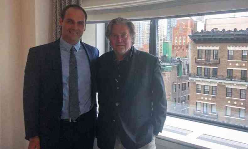 O filho de Jair Bolsonaro, Eduardo, esteve em 3 de agosto com Steve Bannon nos Estados Unidos(foto: Reproduo/Facebook Eduardo Bolsonaro)