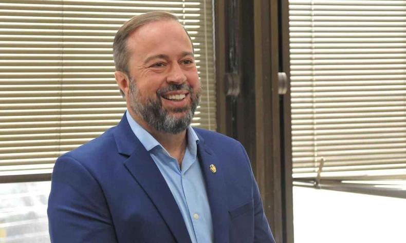 Alexandre Silveira (foto) tem Virgílio Guimarães e Cida Lima, ambos do PT, como suplentes na corrida ao Senado(foto: Gladyston Rodrigues/EM/D.A Press - 2/8/22) O senador Alexandre Silveira, do PSD de Minas, candidato à reeleição