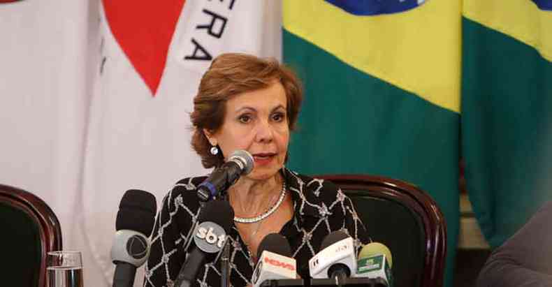 Secretria municipal de educao ngela Dalben foi exonerada a pedido em entrevista com bandeiras do brasil e minas 