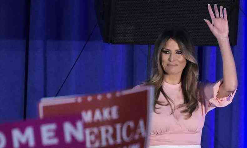 Melania Trump deixa o palco durante comcio em 3 de novembro de 2016, na Pensilvnia (foto: AFP / MANDEL NGAN )