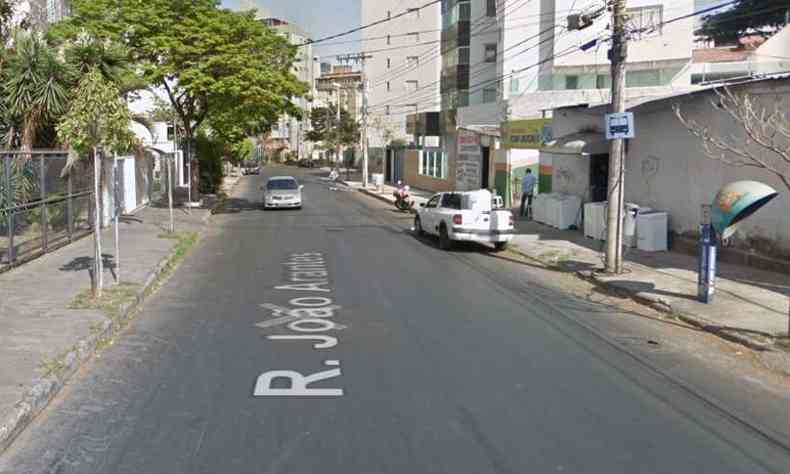 Rua Joo Arantes, no Cidade Nova, local exato do crime, segundo a PM(foto: Reproduo/Google Street View)