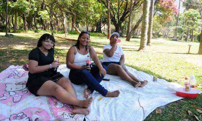 Ana levou as tias Fabiana e Ana Beatriz no Parque Municipal