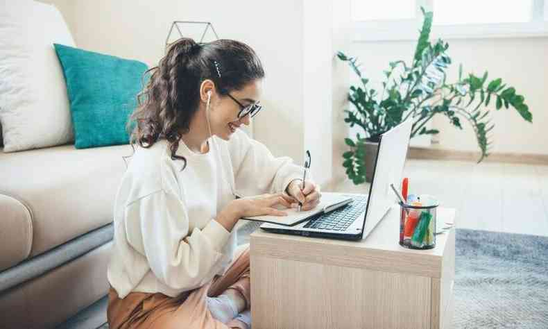 Plataforma rene mais de 450 cursos gratuitos das melhores instituies do mundo(foto: Educa Mais Brasil)