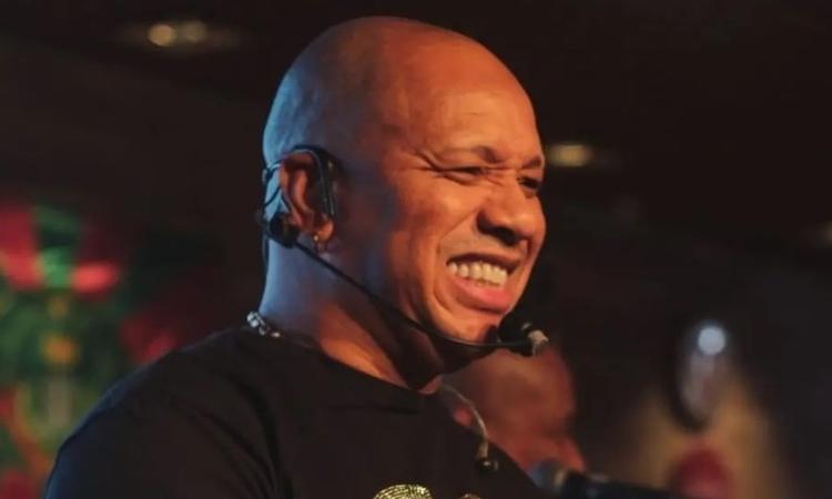  cantor Anderson Leonardo, de 51 anos, do grupo Molejo