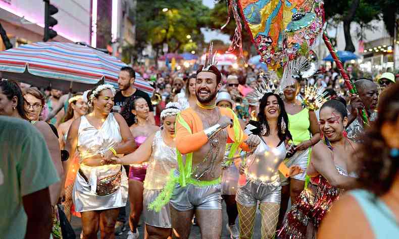 Folies no desfile do bloco Chama o Sndico, em BH, na quinta-feira pr-carnaval 