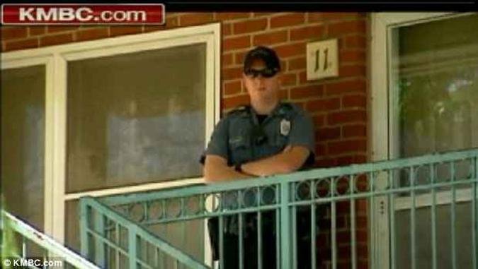 A pol�cia foi acionada e invadiu a resid�ncia(foto: KMBC/Reprodu��o)