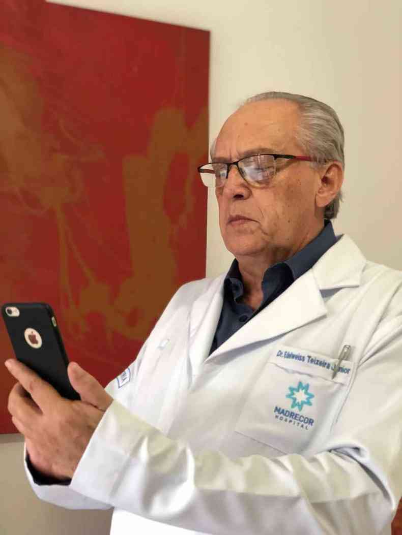 O mdico Edelweiss usa a tecnologia para se aproximar de seus pacientes e sua histria  inspirao para mdicos e pacientes(foto: Unimed Uberlndia )