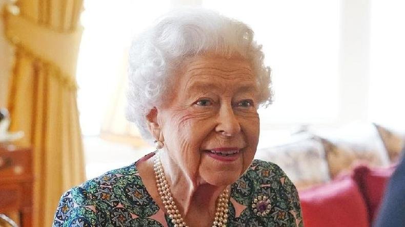 O anúncio do primeiro-ministro acontece um dia após o Palácio de Buckingham revelar que a rainha Elizabeth 2ª, de 95 anos, testou positivo para covid(foto: Getty Images) Rainha Elizabeth 2ª