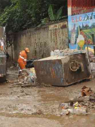 Arredores de avenida de Venda Nova foram a rea mais afetada pelo temporal ocorrido durante o feriado do dia 15(foto: Paulo Filgueiras/EM/DA Press)