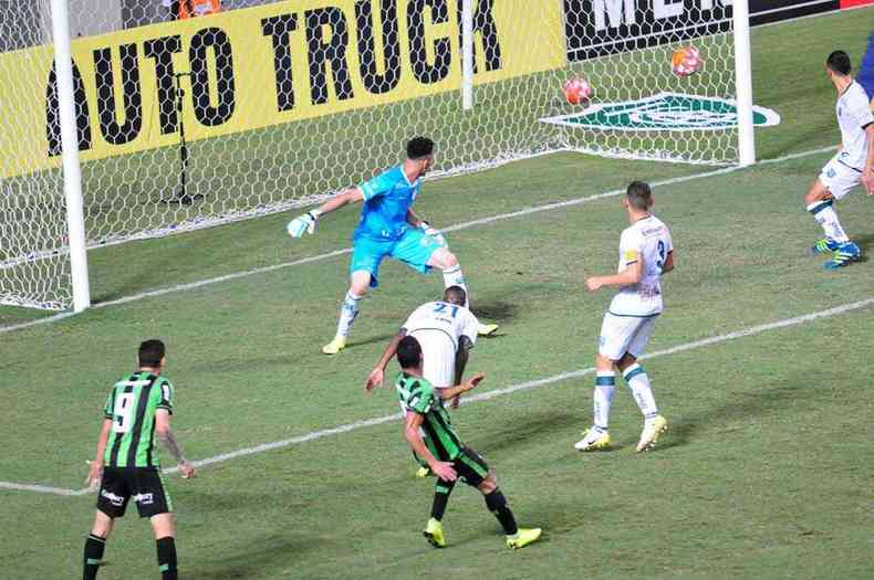 Segundo gol do Coelho saiu somente aos 46min do segundo tempo, com o lateral-esquerdo Joo Paulo marcando depois de furada de Jnior Viosa(foto: Sidney Lopes/EM/D.A Press)