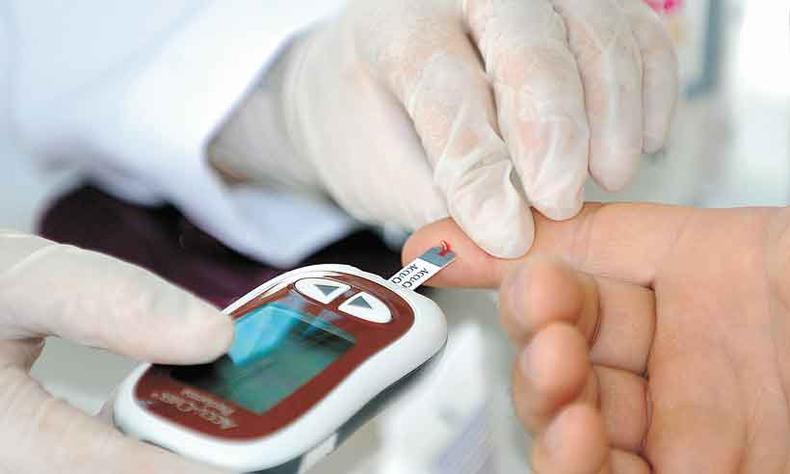 Medir a glicemia ajuda no controle e prevenção do diabetes, doença que, se não tratada, pode levar até a cegueira(foto: Fábio Rodrigues Pozzebom/ABr) Medir a glicemia ajuda no controle e prevenção do diabetes, doença que, se não tratada, pode levar até a cegueira(foto: Fábio Rodrigues Pozzebom/ABr)