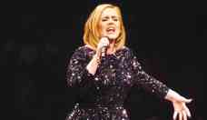 Adele pede que parem de lanar objetos em artistas nos palcos
