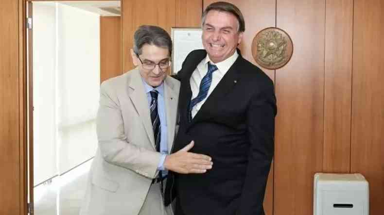 Roberto Jefferson abraando Jair Bolsonaro