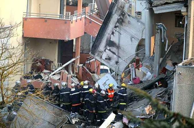 Desabamento teria sido provocado por explosão em decorrência de vazamento de gás(foto: FRANCOIS NASCIMBENI / AFP) Desabamento teria sido provocado por explosão em decorrência de vazamento de gás(foto: FRANCOIS NASCIMBENI / AFP)