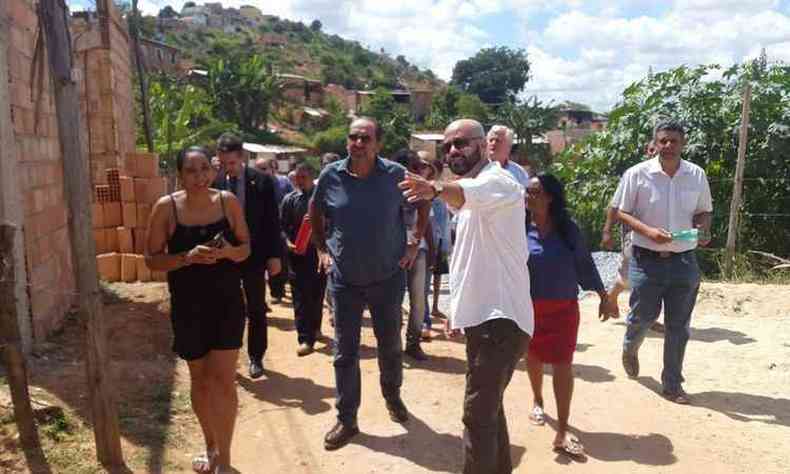 O prefeito Kalil visitou a Vila Esperança na manhã deste domingo(foto: Marcos Vieira / EM / D.A. Press)