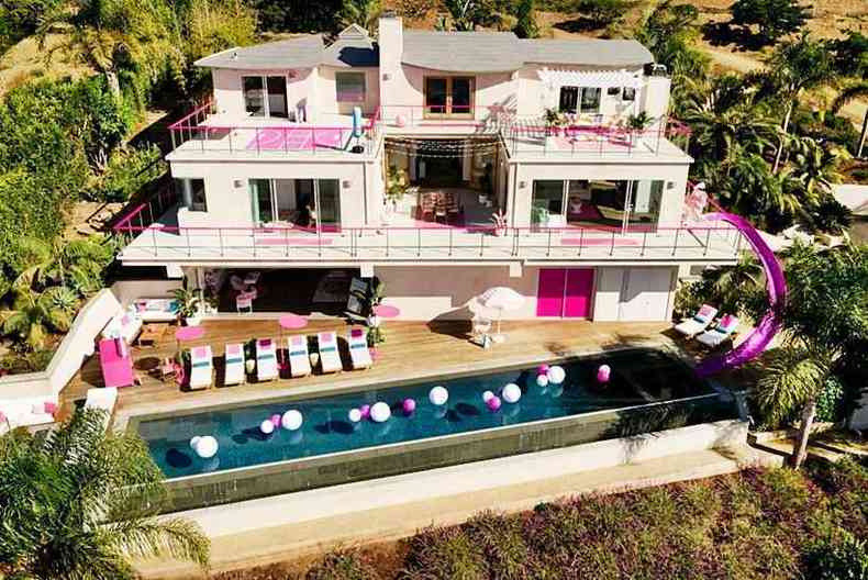 Casa dos Sonhos da Barbie tem trs andares, piscina com tobogua e ptio para refeies ao ar livre(foto: Airbnb/Divulgao)
