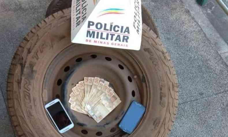 Quadrilha  especializada em roubo de estepes de picapes e outros veculos(foto: Divulgao/Polcia Militar de Minas Gerais)