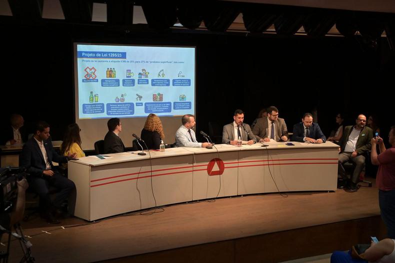 Deputados formam mesa para debater projeto do governador Romeu Zema